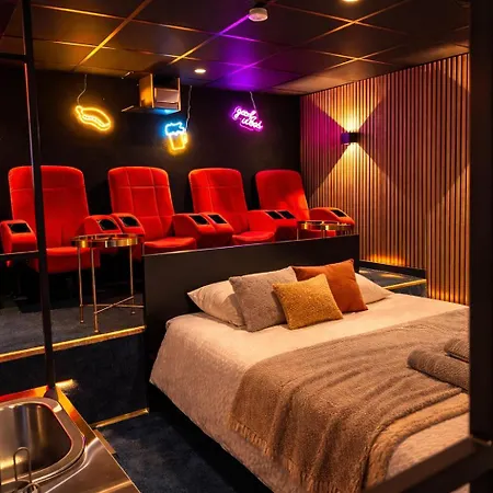 Jacuzzi Et Cinema, 1 Apartment