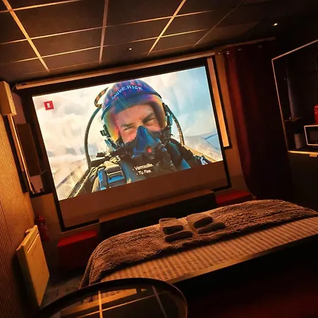 Jacuzzi Et Cinema, 1 Apartment